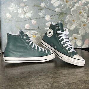 Converse all star, green leather, you don’t see these too often in this colour.